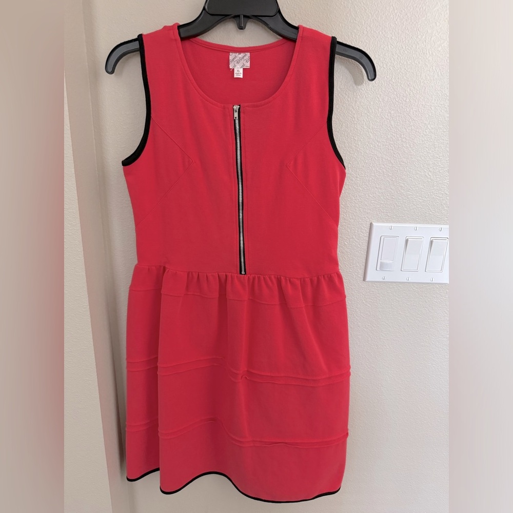 D Signed by Disney dress, LIKE NEW! Fast shipping from a smoke & pet free 🏠